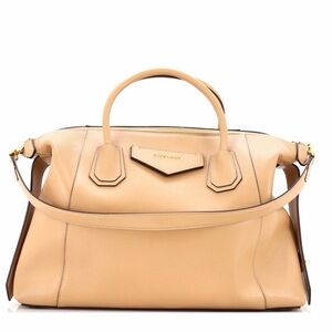 🌺SOLD🌺 Givenchy Antigona Soft Medium bag in a great condition.